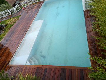 Contour de piscine